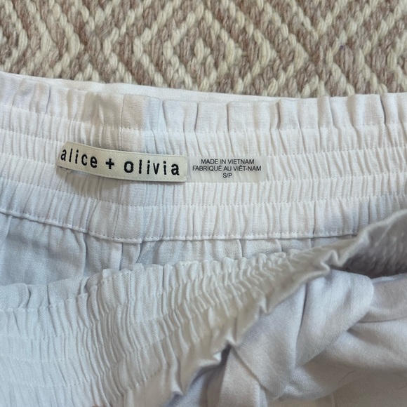 Alice + Olivia White Linen Shorts with Bow, Small - Picture 3 of 4